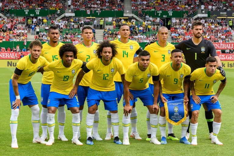 Why do Brazilian footballers use one name?